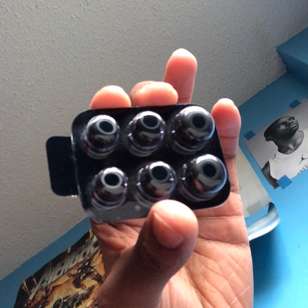 Power Beats 3s - Picture 3 of 4